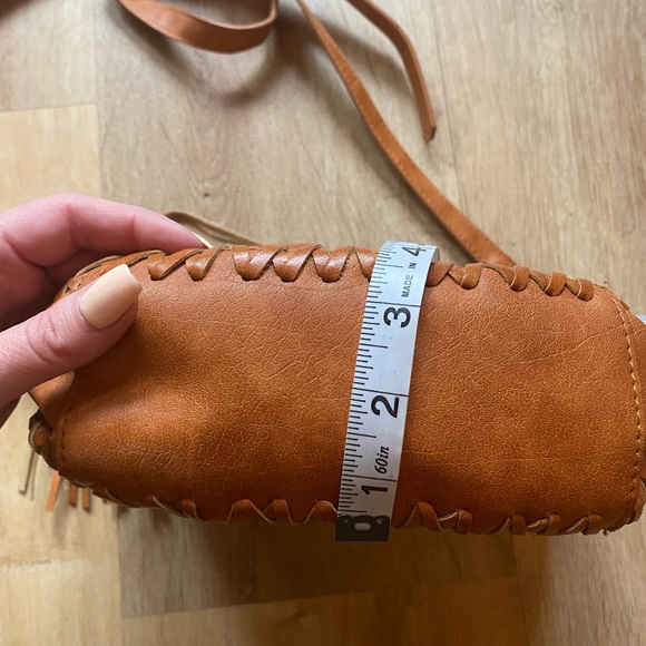 Cognac tan leather saddle bag. Woven Crossbody studded purse with fringe tassels - Picture 7 of 10